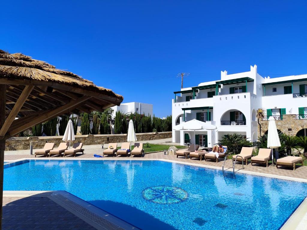 Swimmingpoolen hos eller tæt på Villa Harmony