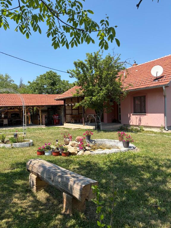 a yard with a bench in front of a house at Vila Vida in Kruševac