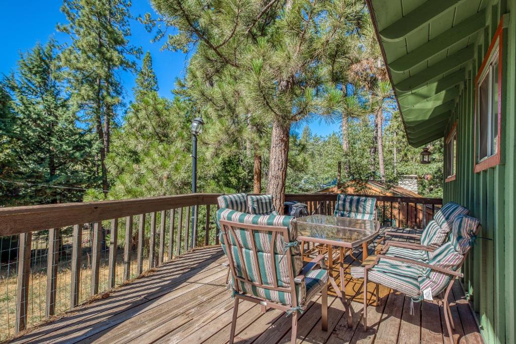 a deck with a table and chairs on a house at Bear's Den in Idyllwild