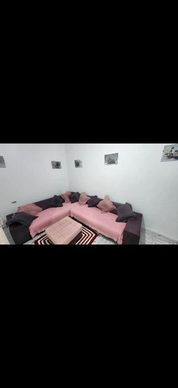 a bedroom with two beds with pink pillows on it at Immobilier Kimo in Tunis
