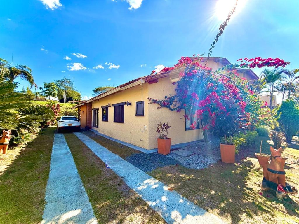 a house with a car parked in the yard at Fincas Panaca Herreria 23 in Quimbaya