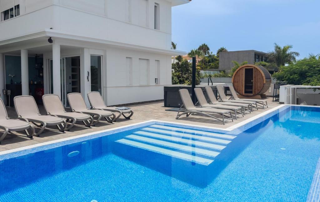 6BR Luxury Villa with Pool, Jacuzzi, Cinema & Snooker by Aqua Vista Tenerife