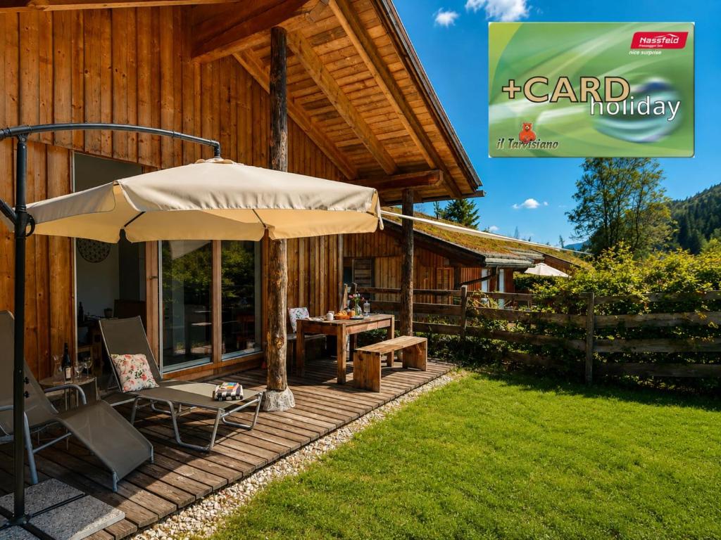 a patio with an umbrella and a table and chairs at Warös 59 in Lake Pressegg