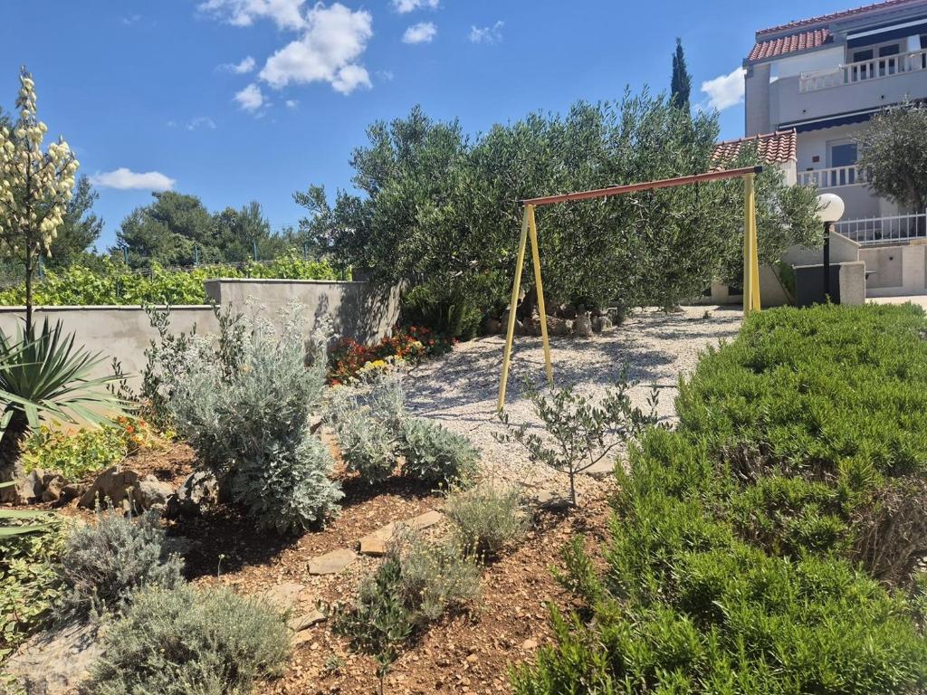 Apartments with parking space Cove Dolac - Primosten - 27882