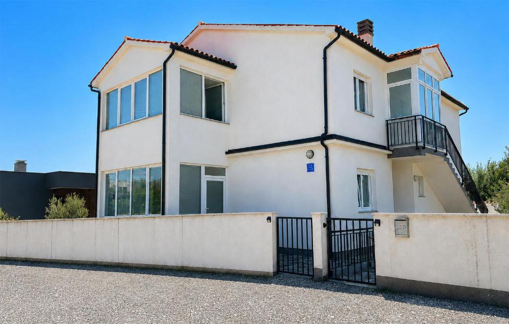 3 Bedroom Stunning Apartment In Pula