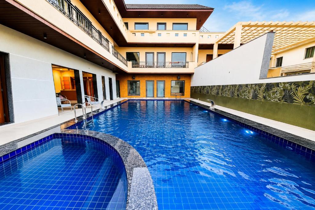 a swimming pool in the middle of a building at Sukuun Villa Airport Road #Luxury Pool Stay in Sri Guru Ram Dass Jee International Airport