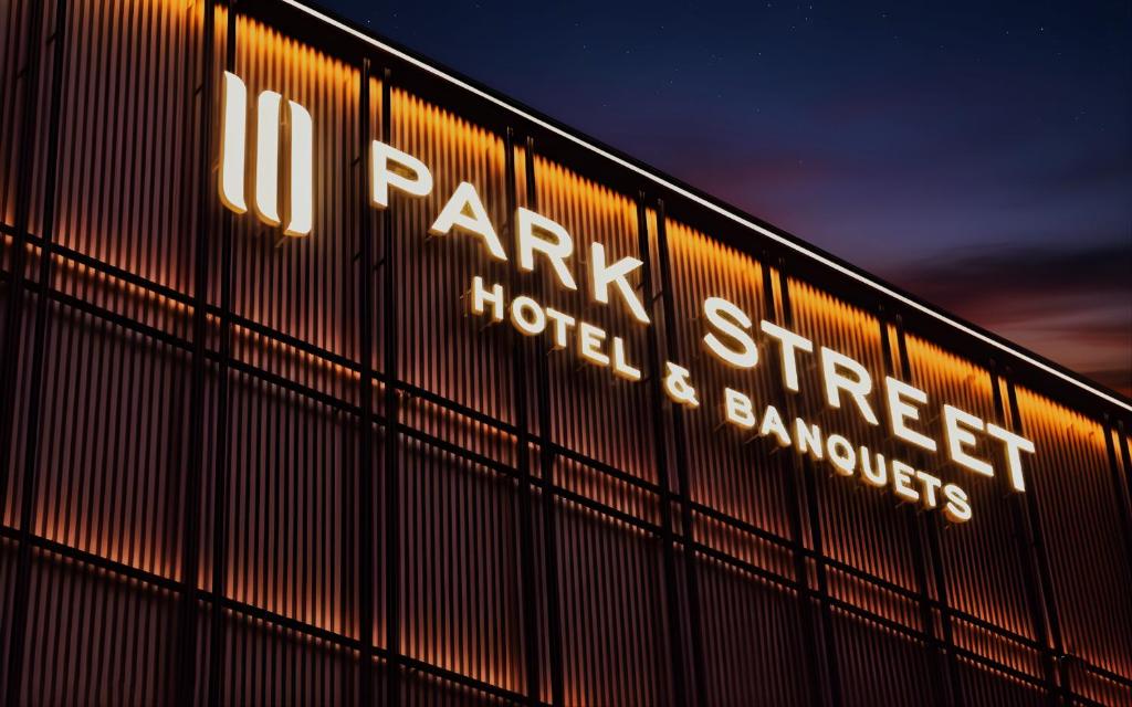 a building with the words park hockhurst hotel and street warehouse at 10 Park Street Hotel & Banquets in Gorakhpur