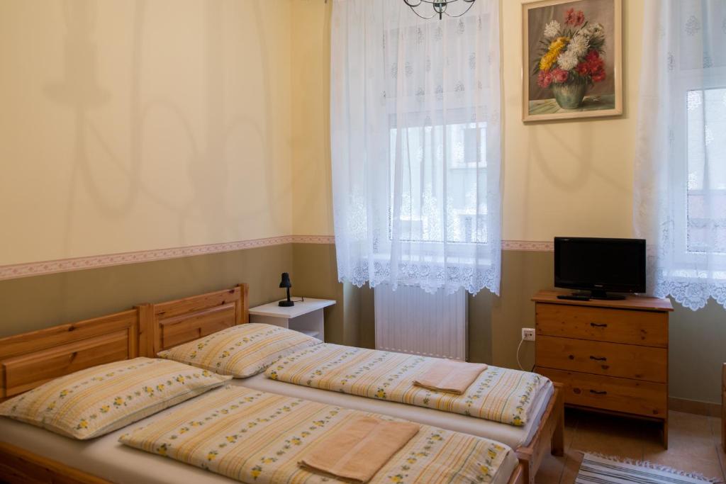 Postel nebo postele na pokoji v ubytování Taverna panzió
