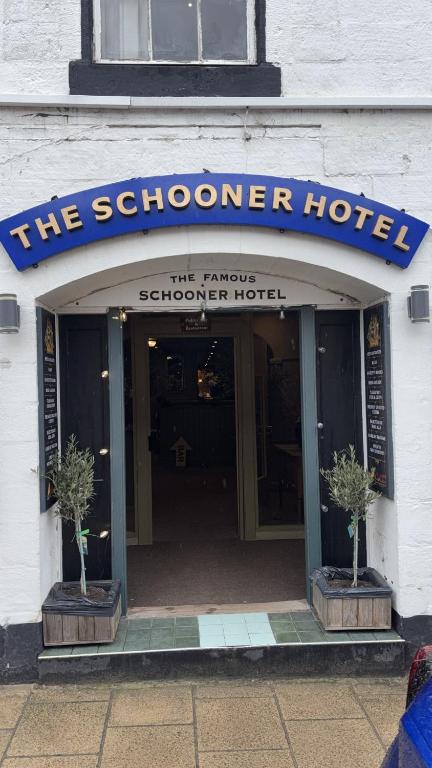 Фотография из галереи Schooner Hotel в городе Алнмут