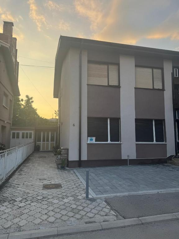 a large white building with a lot of windows at Apartman Ristić in Pirot
