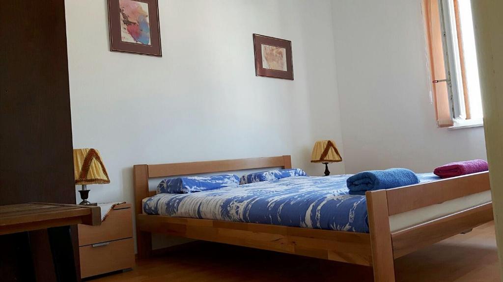 Łóżko lub łóżka w pokoju w obiekcie Island Paradise Apartment