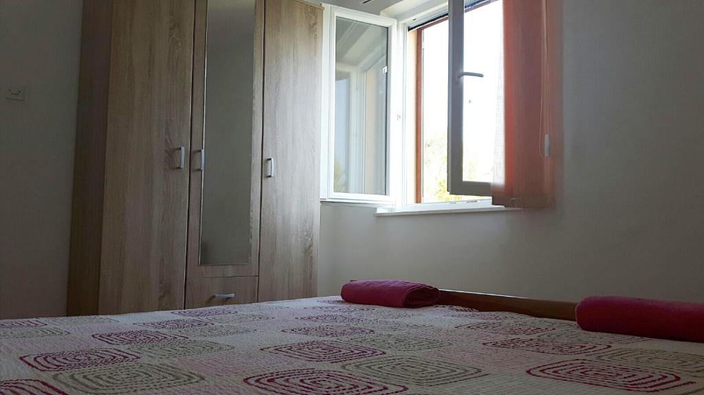 Łóżko lub łóżka w pokoju w obiekcie Island Paradise Apartment