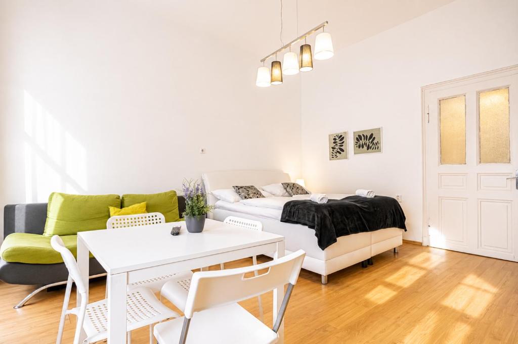Spacious 2BR Apartment Heart of the City