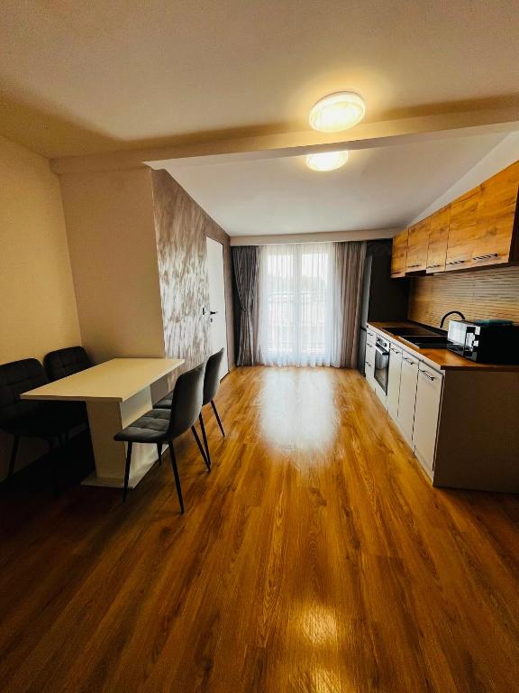 a kitchen with a table and chairs in a room at Antonia home 2 in Târgu-Mureş
