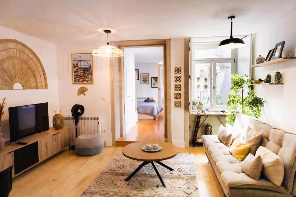 Free Parking! Only 2min Walk to Porto City Center!