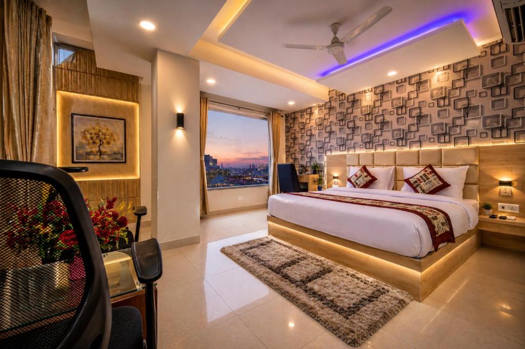 a bedroom with a king sized bed in a room at Hotel Ronit Royal - Delhi Airport in New Delhi