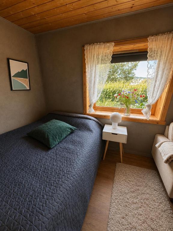 a bedroom with a bed and a window at Linken Studio for 2 in Narvik