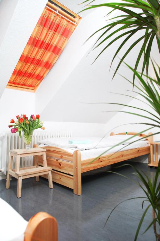 Pension am Rathaus - Single Room With Shared Bathroom