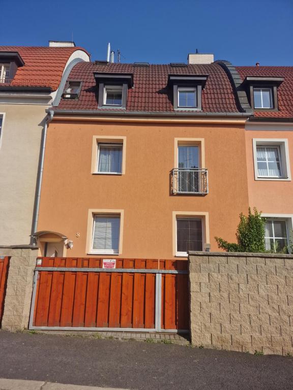 a building with a orange gate and a fence at Zelená in Františkovy Lázně
