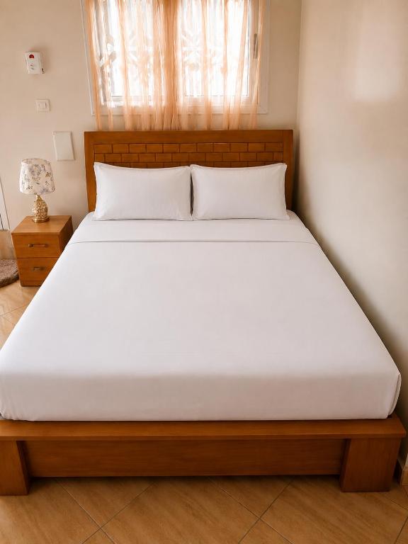 a bed in a room with a white mattress at Villa Daoura in Niamey