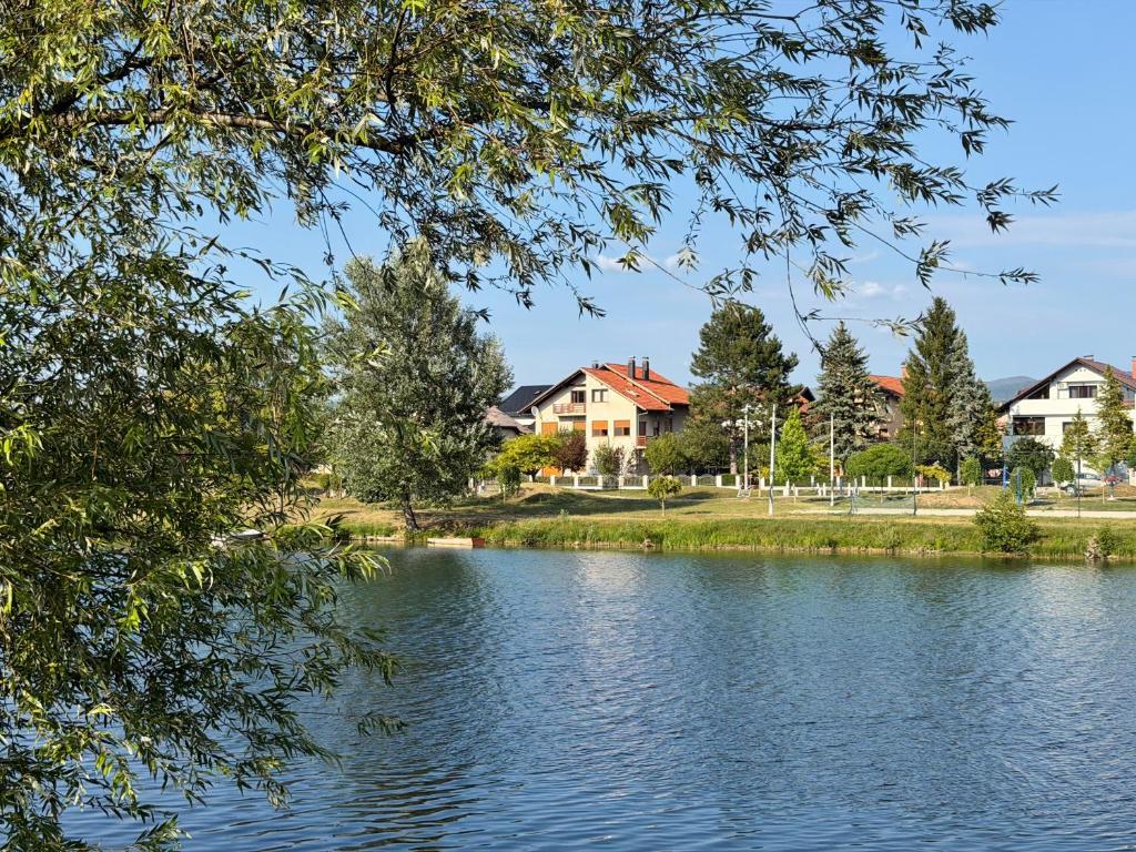 a view of a lake with houses in the background at Appartement UNA La Bella 3* in Bihać