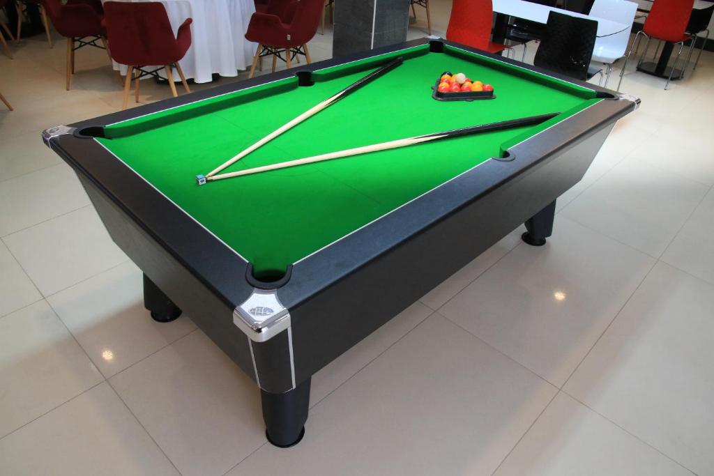 Biliár nebo kulečník v ubytování Hotel LAFORGE