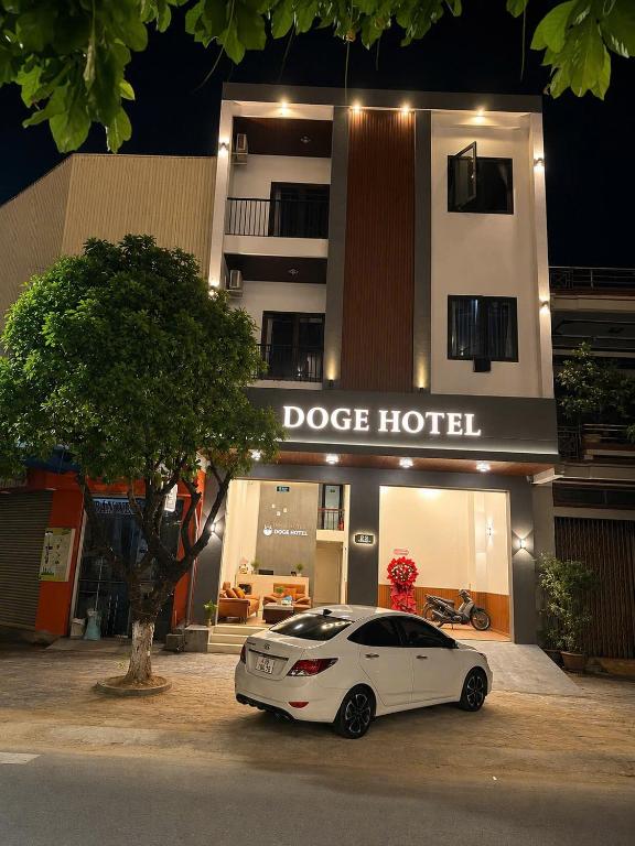 a white car parked in front of a dog hotel at Doge Hotel in Quảng Ngãi