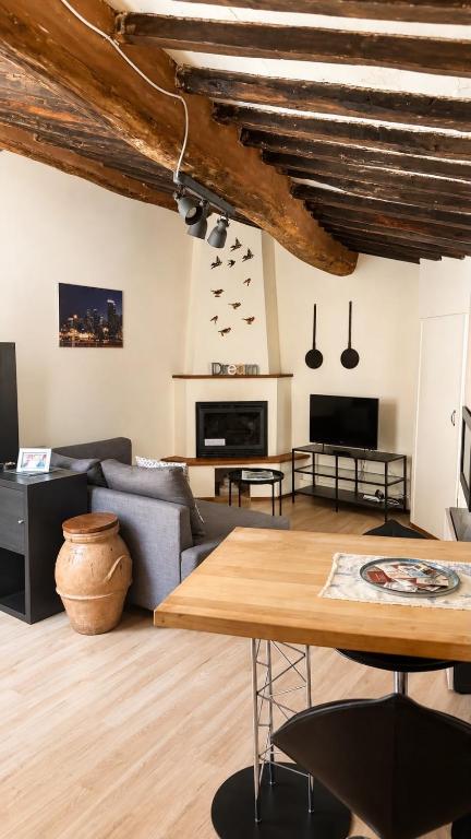 a living room with a couch and a table at Dimora Leonardo. Centro Storico. in Lucca