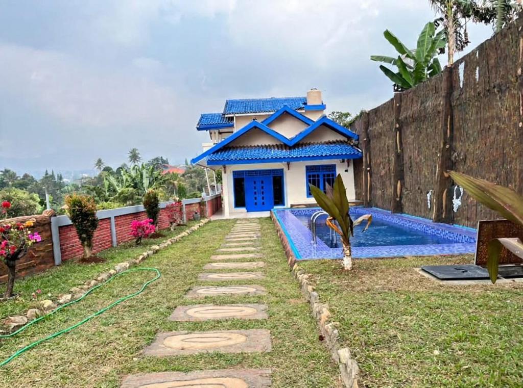 a house with a swimming pool in a yard at Villa Kay Terrace in Campaka