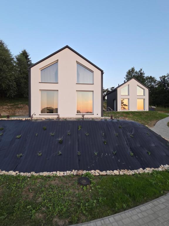 a house with a solarium on the roof at Sonińskie Wzgórze Domki 