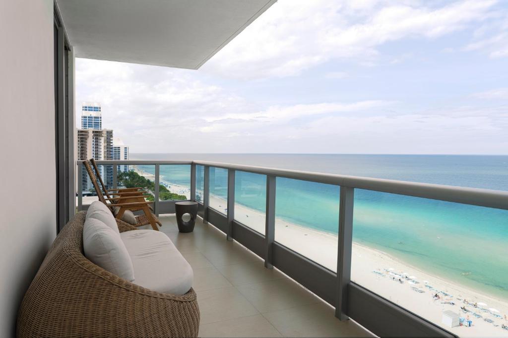 a room with a balcony with a view of the ocean at Ocean 2 Sky at Monte Carlo Miami Beach in Miami Beach