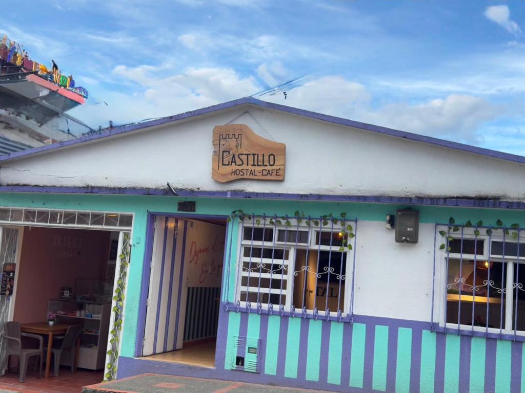 a restaurant with a sign on the side of a building at Hostal Castillo in Filandia