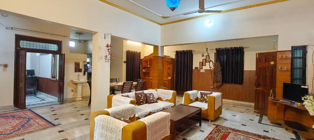 a living room with two couches and a table at Sharan Homestay in Ayodhya