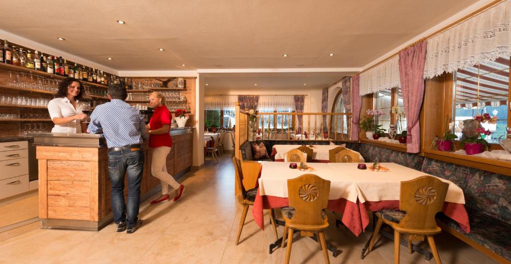 The lounge or bar area at Hotel Kronhof