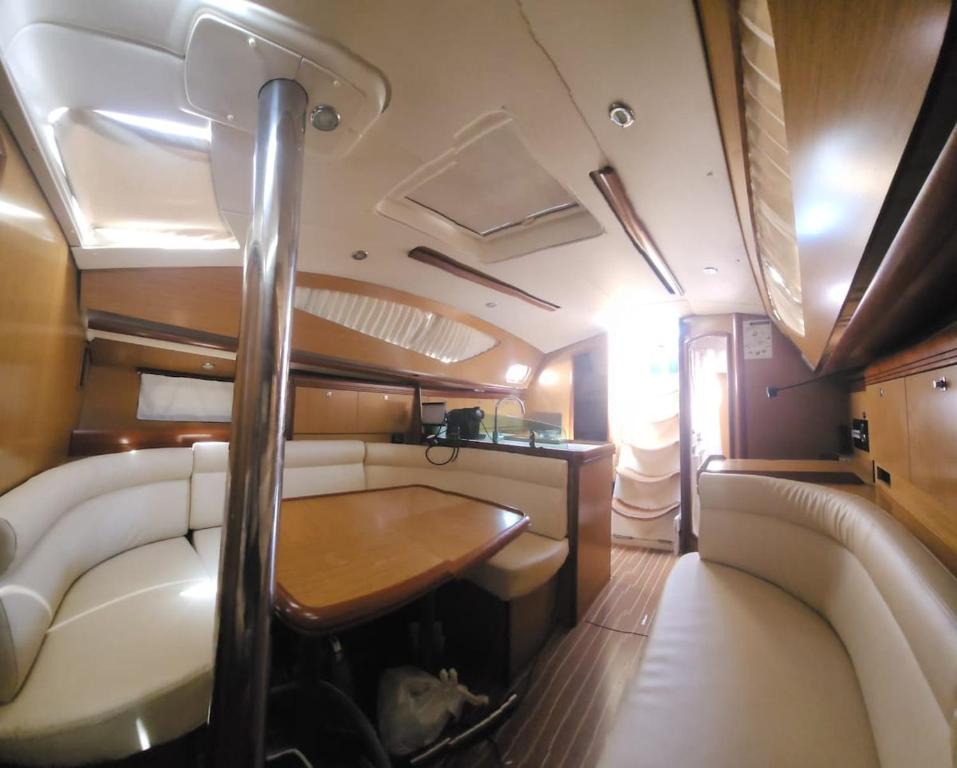 Sun Odyssey de 40' Valencia Marina