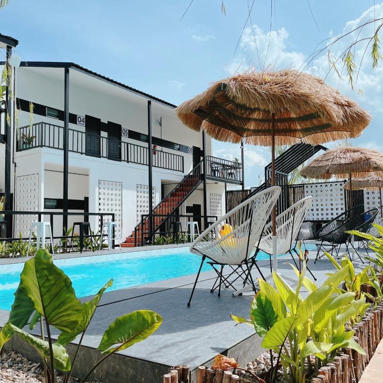 Penguin Villa Resort & Bistro - Camera Doppia Deluxe Con Vista Piscina