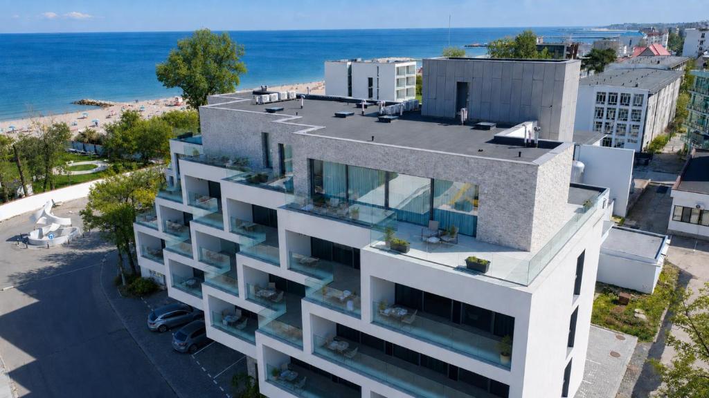 an aerial view of a building near the beach at Amaris - Apartamente la Plajă Eforie Nord in Eforie Nord
