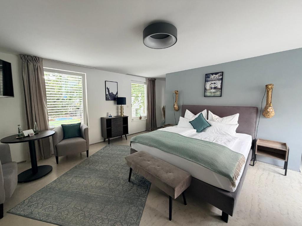 a bedroom with a bed and a desk and a chair at Rotmain Apartments in Bayreuth