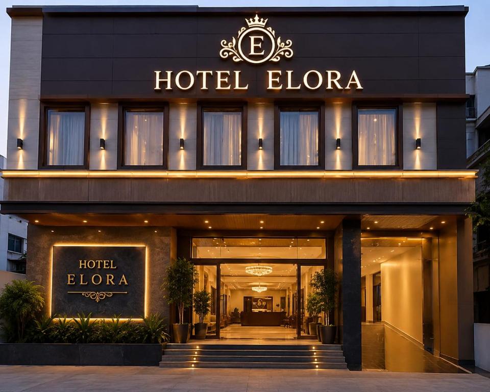 a hotel blonda with a sign on the front of it at Hotel elora 