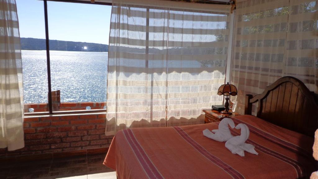 Postel nebo postele na pokoji v ubytování ZIRAHUÉN CUIN Habitaciones Rústicas