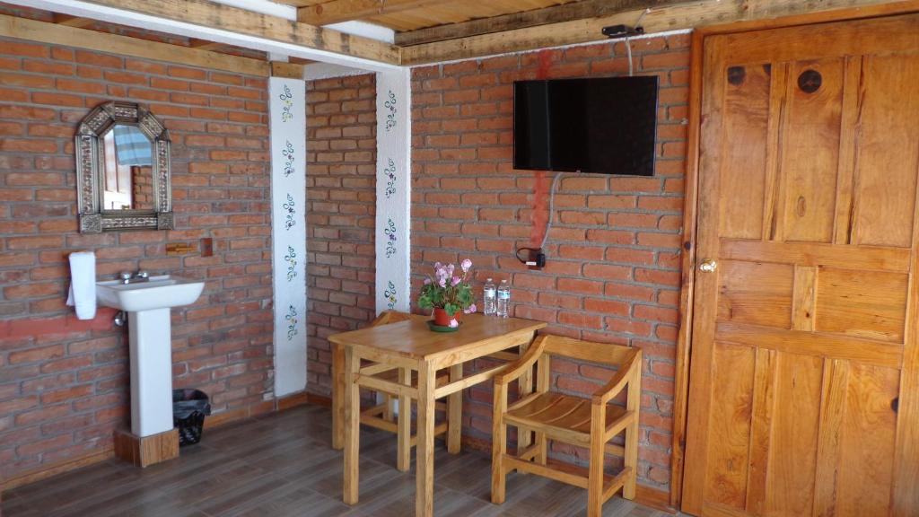 Koupelna v ubytování ZIRAHUÉN CUIN Habitaciones Rústicas