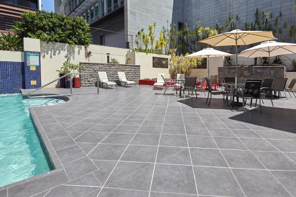 West End Central Apartments - Resim 14