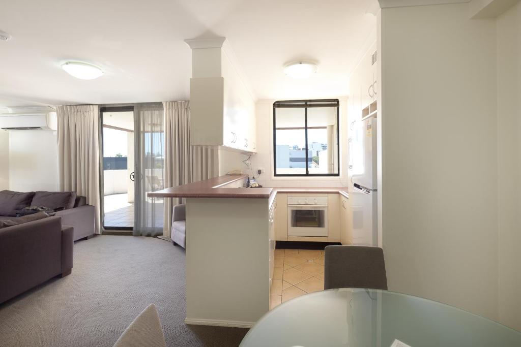 West End Central Apartments - Resim 20