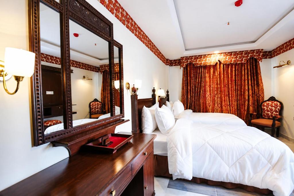a bedroom with a large mirror and a bed at Viridi Hotels Islamabad in Islamabad
