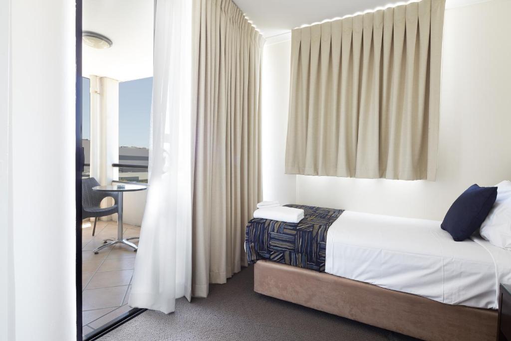 West End Central Apartments - Resim 22