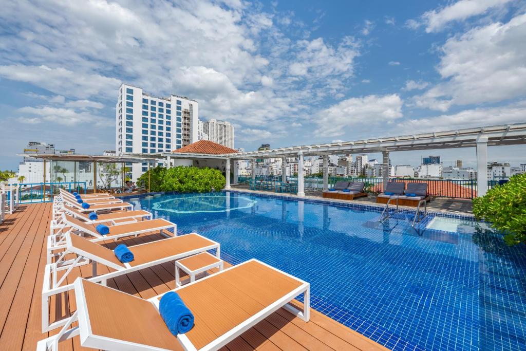 Risemount Premier Resort Da Nang: pool