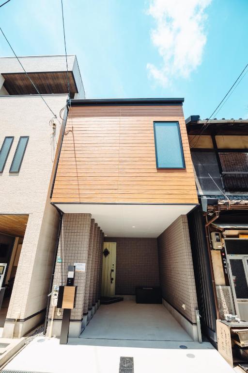 New! Direct access to Namba es-Maison今里 新深江駅徒歩2分 広々3LDK一棟貸切 大型駐車場付き 最大11名