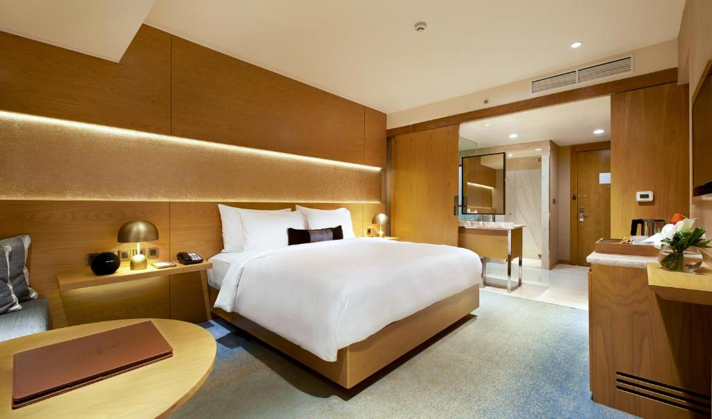 Postel nebo postele na pokoji v ubytování Vasa Hotel Surabaya