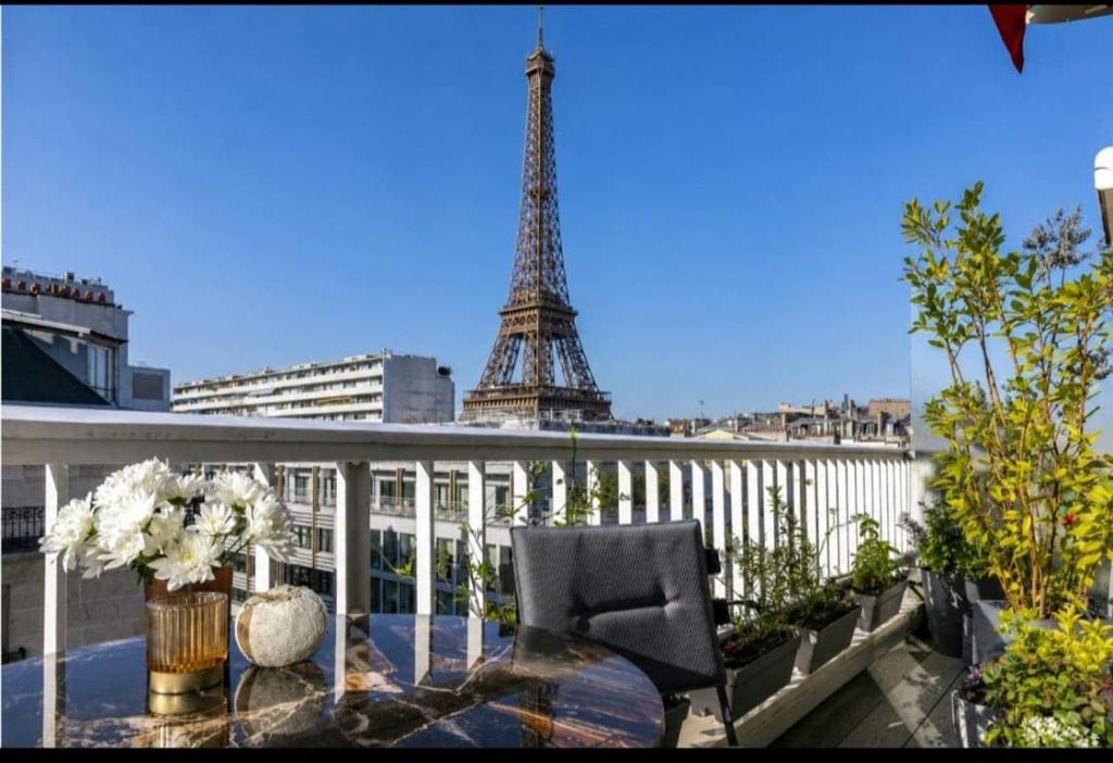 Eiffel Tower View Roof top Luxe services