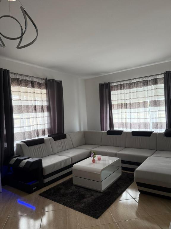 a living room with a couch and a table at 2 Schlafzimmer Apartment Bergland 